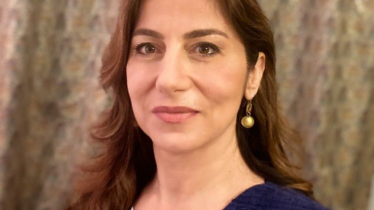 Die syrische Wissenschaftlerin Rim Turkmani forscht an der renommierten London School of Economics. Ihre Studie zu den Auswirkungen westlicher Sanktionen gegen das Assad-Regime sorgte auf dem Berliner Syrien-Panel des Centre for Humanitarian Action für kontroverse Debatten.