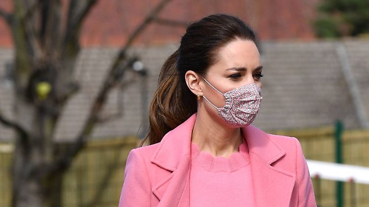 Kate habe sich daran erinnert, wie sie früher selbst alleine nachts durch die Stadt gelaufen ist, heißt es aus Palastkreisen.