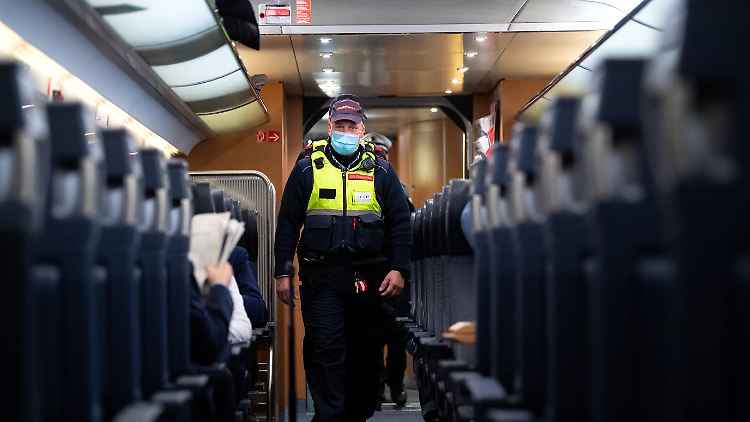 Sicherheitsmitarbeiter der Deutschen Bahn im Einsatz.