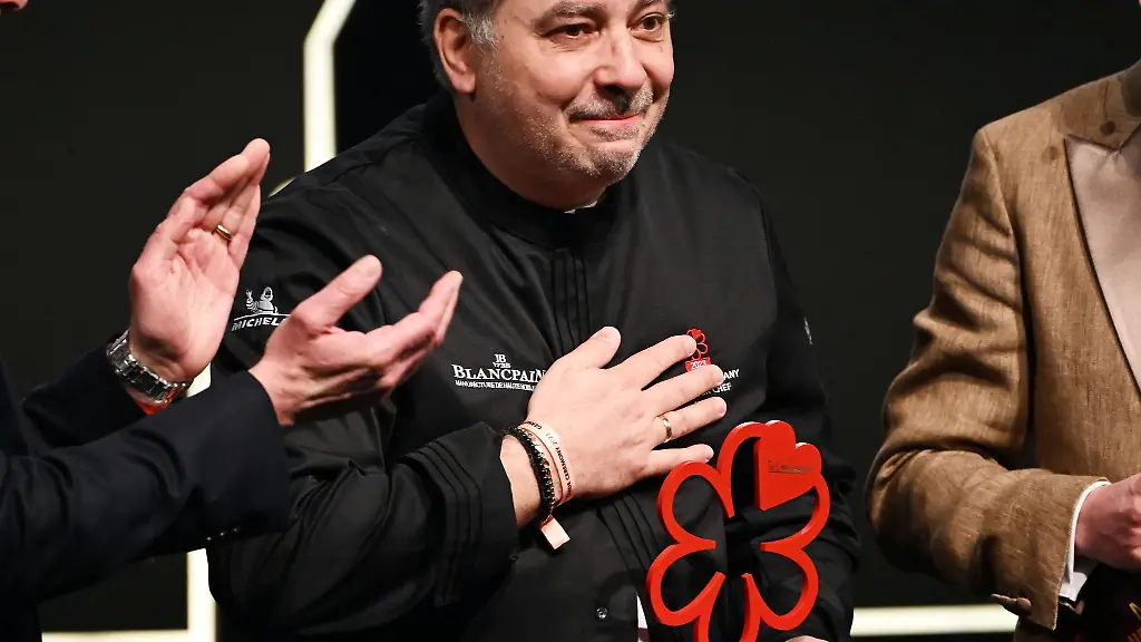 2018-erhielt-Bau-das-Bundesverdienstkreuz-als-Meister-der-Kochkultur-und-kulinarischer-Botschafter-Deutschlands