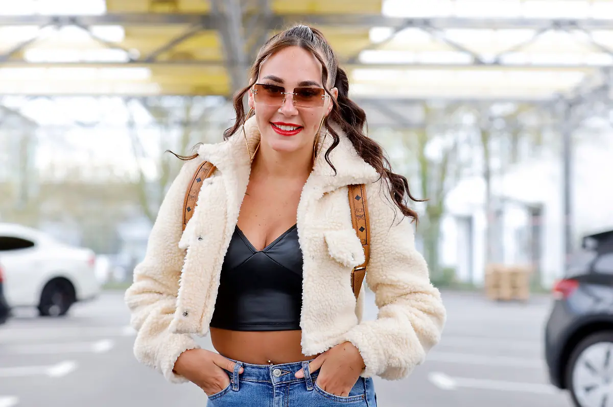 alessia-herren-neutral