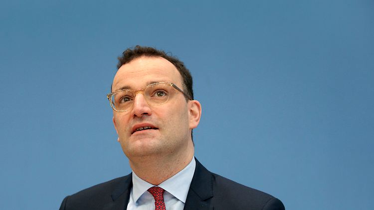 Rechtswissenschaftler sehen Spahn in der Pflicht, die Namen aller Abgeordneten zu nennen, die in die Maskenaffäre verwickelt waren.