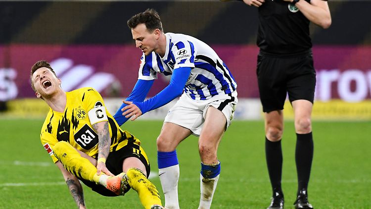 Das Entsetzen bei Vladimir Darida über die Folgen seiner Grätsche schien ähnlich groß wie der Schmerz bei Marco Reus.