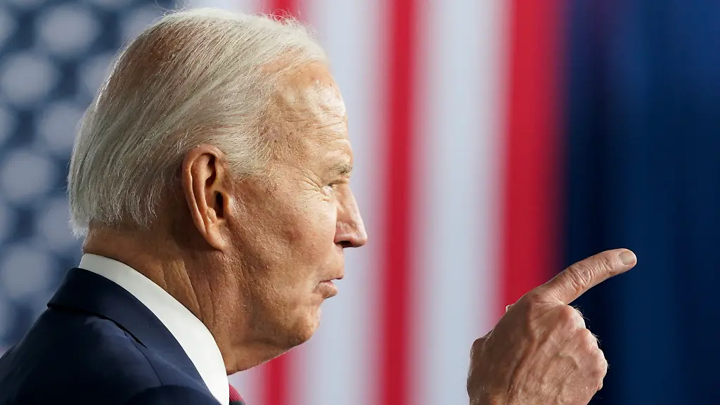 2025-01-19T213851Z-1283421343-RC29DCAZ36C3-RTRMADP-3-USA-BIDEN