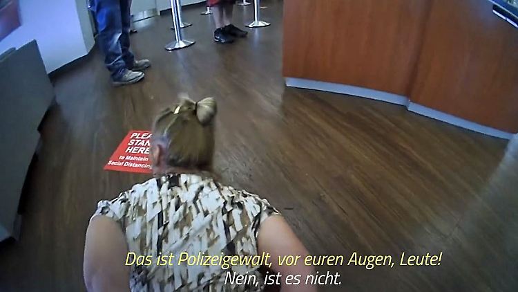 Bank Maskenverweigerin.JPG