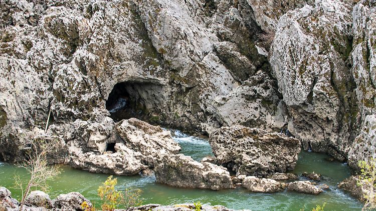 Ein Forscher und 14 Probanden begeben sich freiwillig für 40 Tage in eine Höhle. (nicht im Bild)