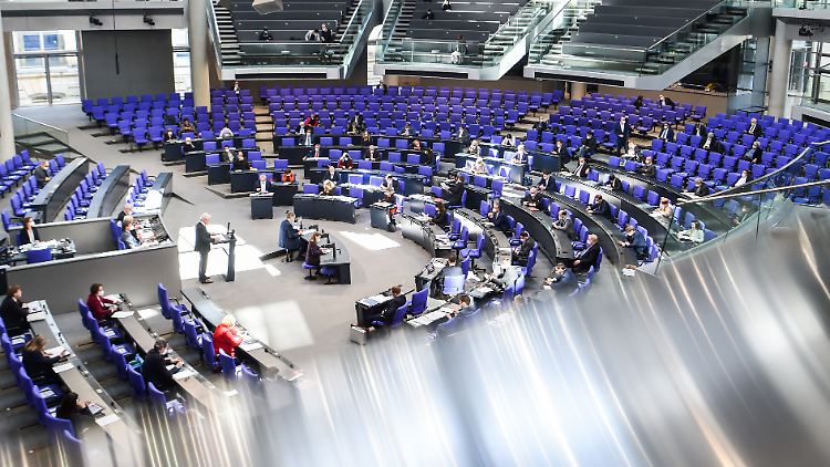 Mandatsträger der CDU sollen ihre Nebeneinkünfte in Zukunft transparenter machen müssen.