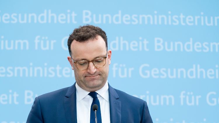 Der deutschen Impfkampagne droht ein Rückschlag. Und die dritte Welle kommt. Jens Spahn in Berlin.