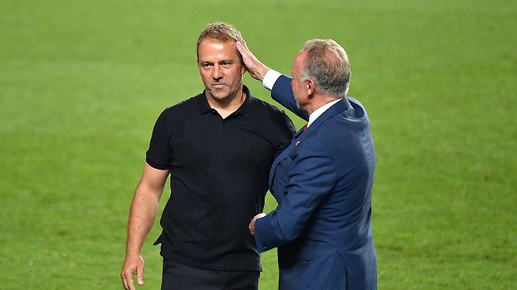 Nein, Hansi Flick geht nirgendwo hin. Sagt zumindest sein Boss Karl-Heinz Rummenigge.