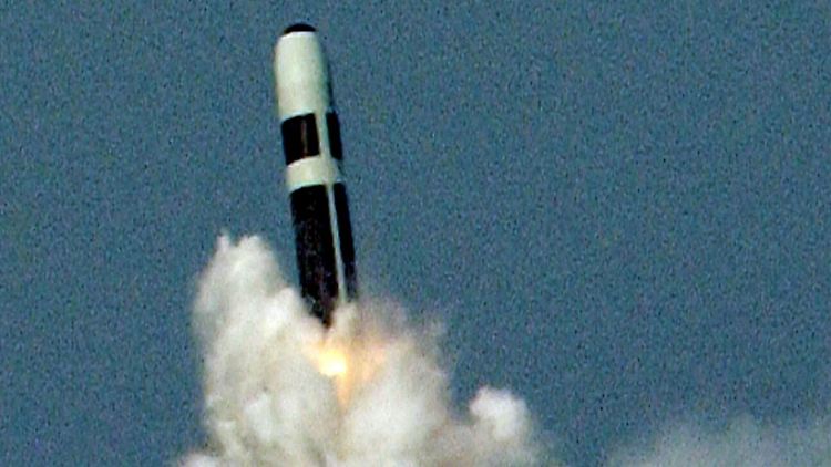 Britische Trident-Rakete bei einem Test im Oktober 2005.