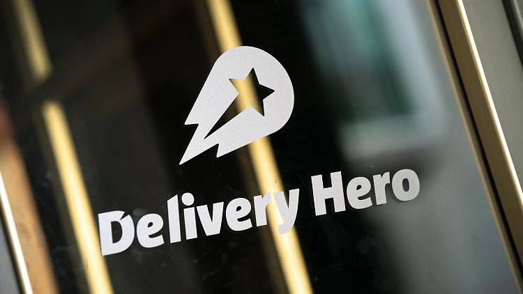 Zum Ende des ersten Halbjahres beschäftigte Delivero Hero laut seinem Finanzbericht 47.208 Mitarbeiter nach noch 51.118 Ende 2022. 
