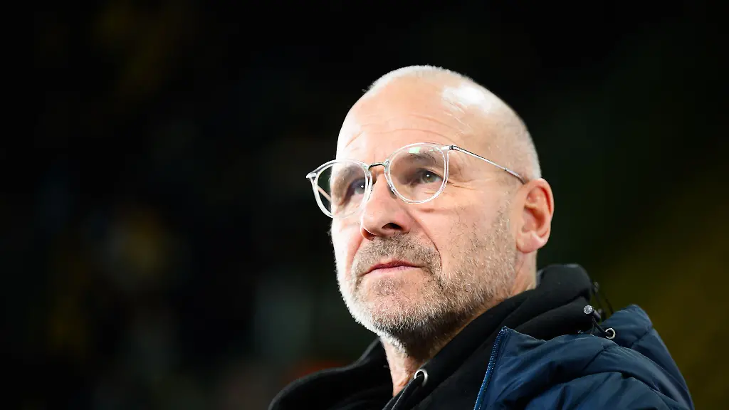 Trainer-Bernhard-Trares-und-Waldhof-Mannheim-verpassen-im-Kampf-um-den-Verbleib-in-der-3-Liga-den-Heimsieg-gegen-Ingolstadt