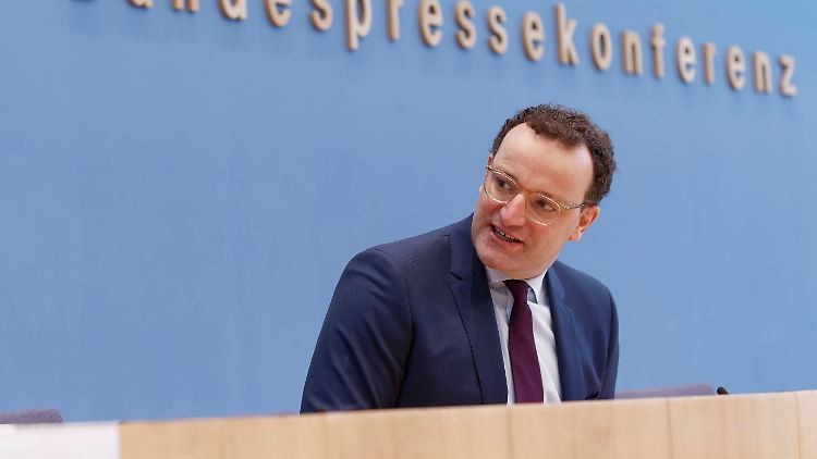 Hat die Impfungen mit dem Astrazeneca-Vakzin vorerst ausgesetzt: Bundesgesundheitsminister Jens Spahn