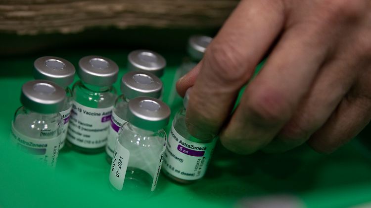 Astrazeneca bleibt vorerst im Lager.