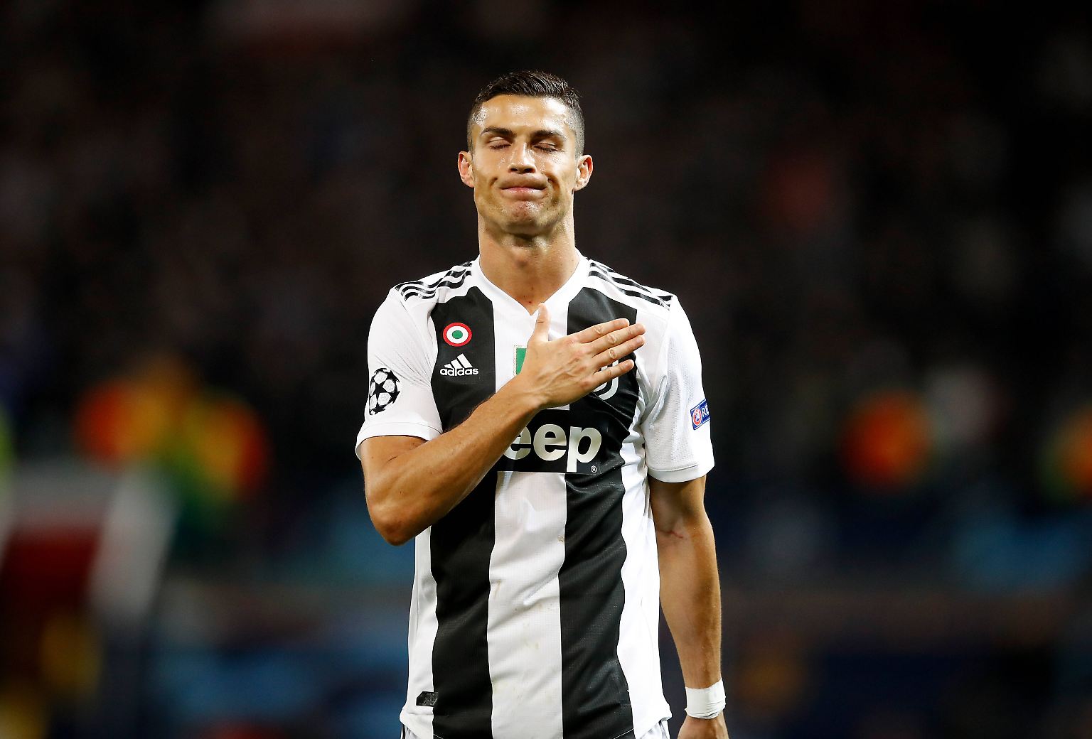 Mit unglaublichen 134 Treffern führt Cristiano Ronaldo die "Ewige Torjägerliste" der Champions League deutlich an. Um den Spitzenplatz unter den Rekordspielern brachte sich der Portugiese aber selbst. Zumindest wenn man der Italienischen Presse glaubt.