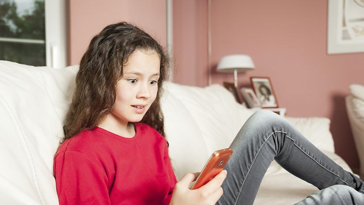 Bei der Anmeldung ihres Accounts geben einige Kinder ein falsches Alter an - erlaubt ist die Nutzung erst ab 13 Jahren.