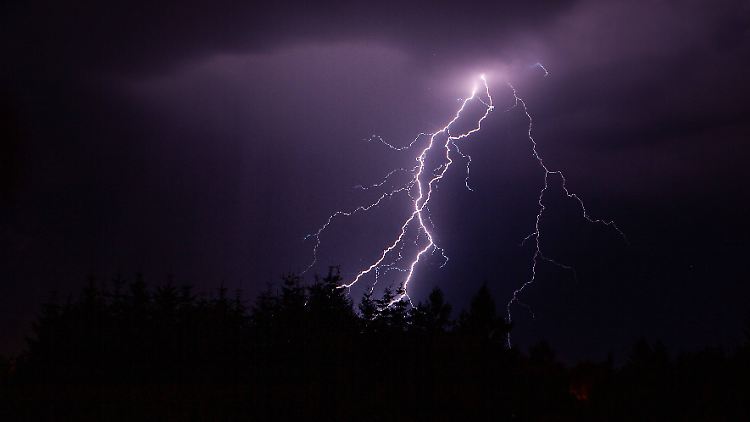 Wissenschaftlern zufolge nahm die Phosphor-Entstehung durch Blitzeinschläge vor Milliarden von Jahren zu.