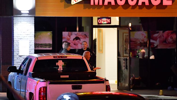 Gut drei Stunden nach den Schüssen in Cherokee County wurde ein 21-jähriger Verdächtiger in Gewahrsam genommen.