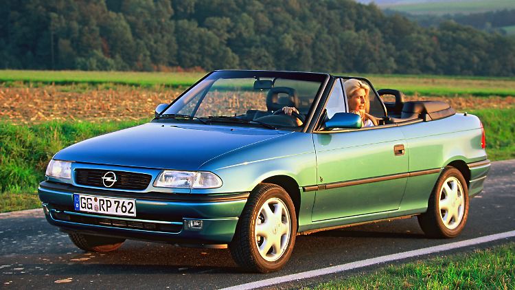 Mit italienischem Flair schickte Opel das Astra Cabriolet sogar gegen den 3er (E30) ins Rennen.