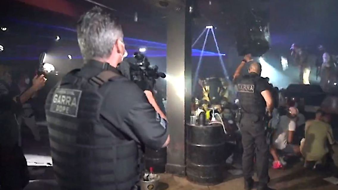 Brasilien Corona-Party 2.JPG