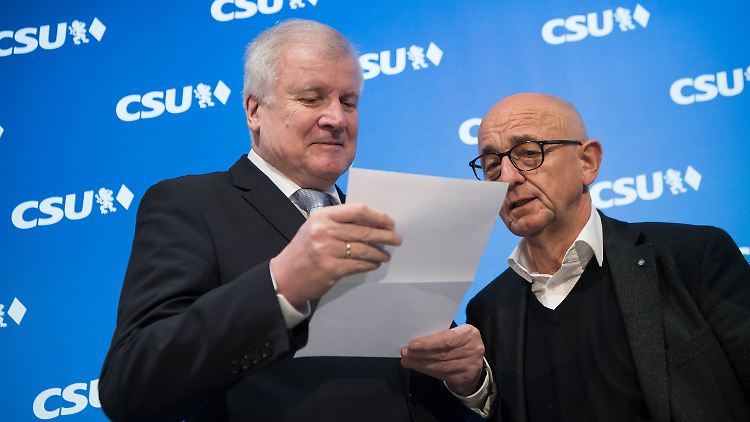 Hintergrund der Ermittlungen sei demnach Sauters Rolle bei einem millionenschweren Geschäft mit Schutzausrüstung, die eine hessische Textilfirma an die bayerische Landesregierung verkauft haben soll.
