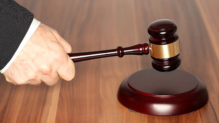 Ein 71-Jähriger Betrüger hatte in den meisten Fällen ein Verwandtschafts- oder Bekanntschaftsverhältnis vorgegaukelt und eine finanzielle Notlage vorgetäuscht.