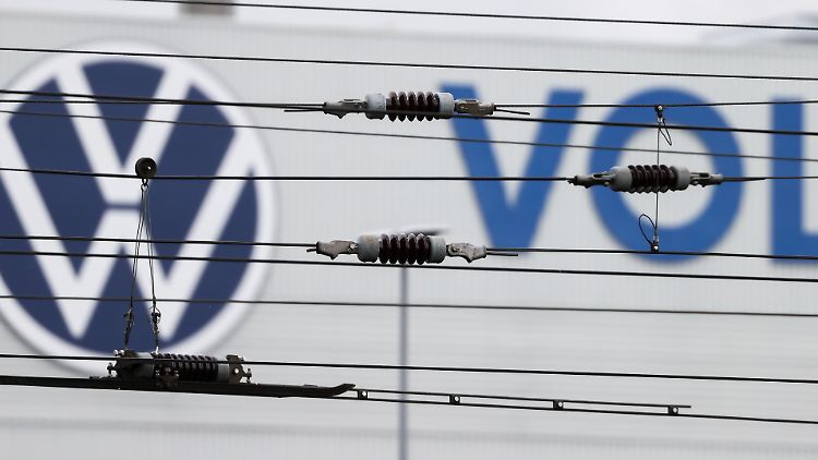 High Voltage VW: Nach einer Kursrally steht der Wolfsburger Autobauer nun an der Spitze des Dax.