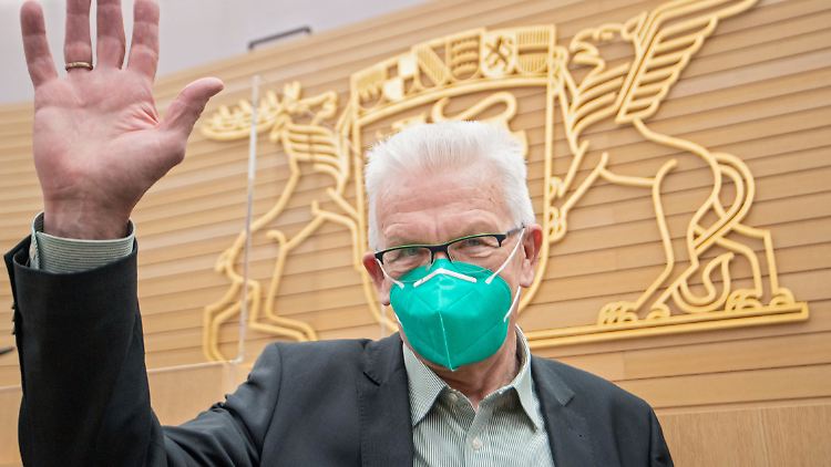 So gehen Wahlsieger in die Sondierungsgespräche: Der Grüne Ministerpräsident Kretschmann in Stuttgart.