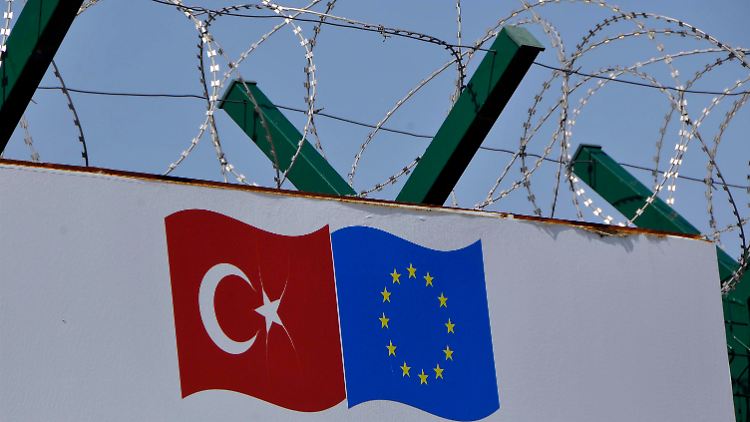 Das Abkommen legte auch fest: Die EU soll die Türkei bei der Versorgung von Flüchtlingen finanziell unterstützen.
