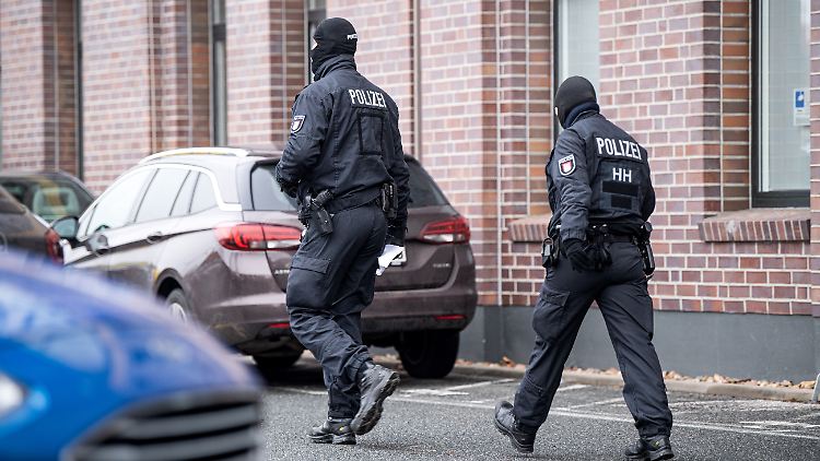 Insgesamt wurden mehr als 20 Wohnungen durchsucht. 
