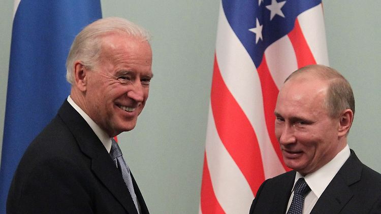 Das Verhältnis zwischen Russlands Präsidenten Wladimir Putin (rechts) und seinem US-Kollegen Joe Biden gilt als angespannt.