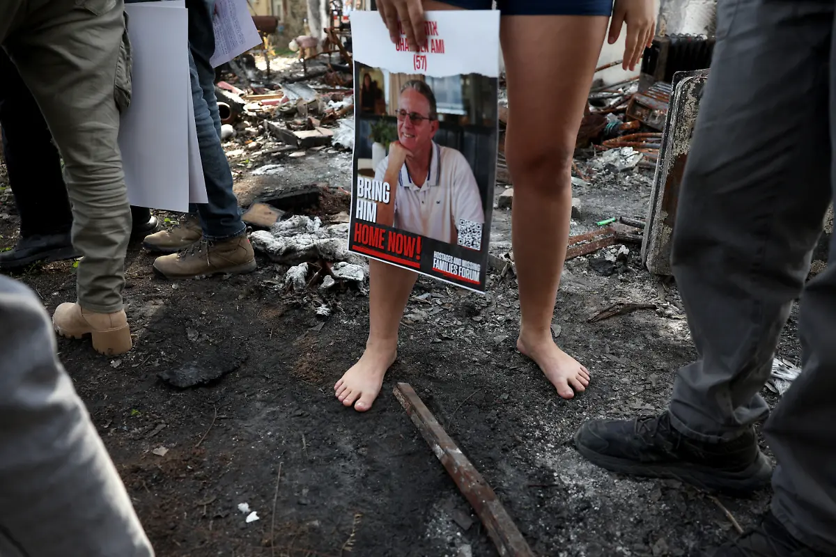 2023-12-20T153516Z-532963712-RC2Z05AAC4ZV-RTRMADP-3-ISRAEL-PALESTINIANS-HOSTAGES-BEERI