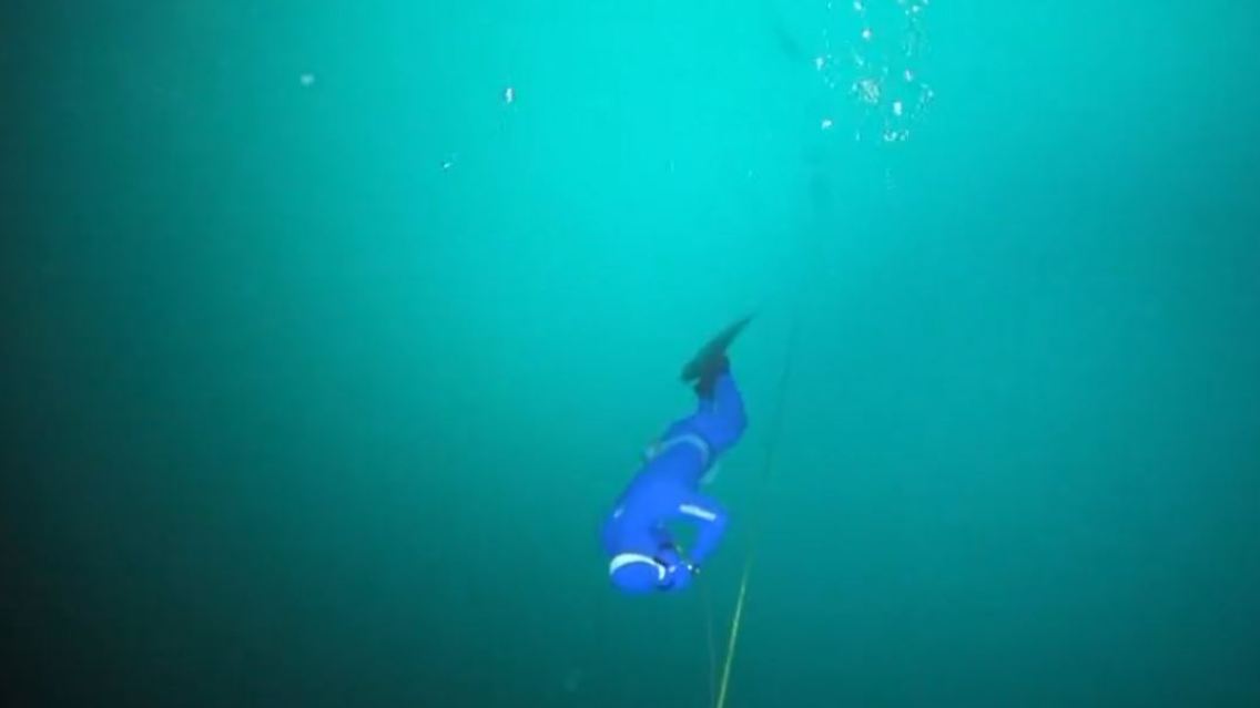 Baikalsee Apnoetauchen Eis.JPG