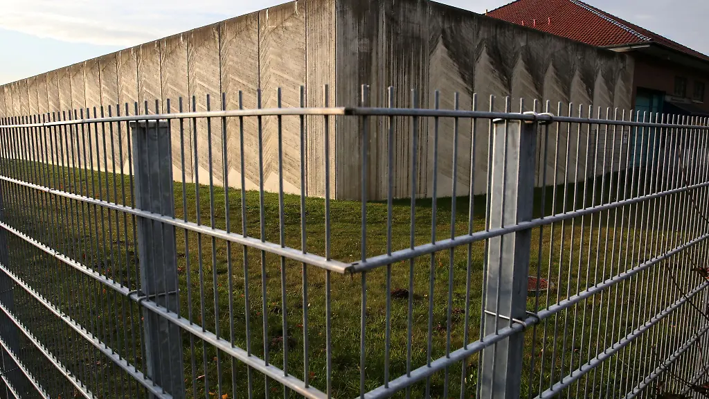 In-den-vier-Gefaengnissen-in-Mecklenburg-Vorpommern-sitzen-derzeit-laut-Landesregierung-61-vollziehbar-ausreisepflichtige-Strafgefangene-ein