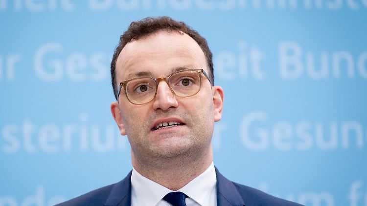 Ziel von Bund und Ländern sei es, am Freitag die
Astrazeneca-Impfungen wiederaufzunehmen, sagt Bundesgesundheitsminister Jens Spahn.