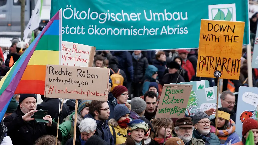 Ein-Buendnis-aus-rund-60-Organisationen-hat-zu-einer-Demonstration-gegen-die-aktuelle-Agrarpolitik-vor-dem-Reichstagsgebaeude-aufgerufen