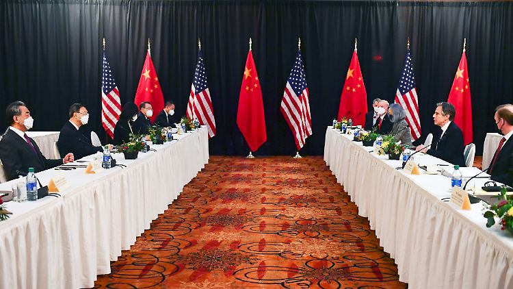 China beschuldigt die USA, Sanktionen zu verhängen, die "auf Gerüchten und Desinformation beruhen".