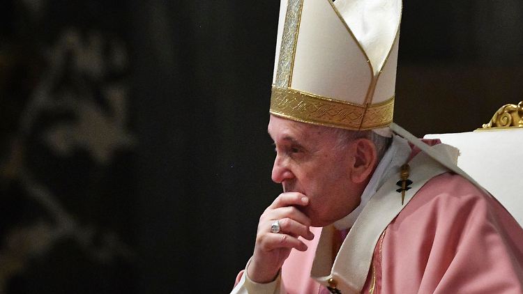 Papst Franziskus soll entscheiden, ob zwei deutsche Bischöfe ihr Amt verlieren. 