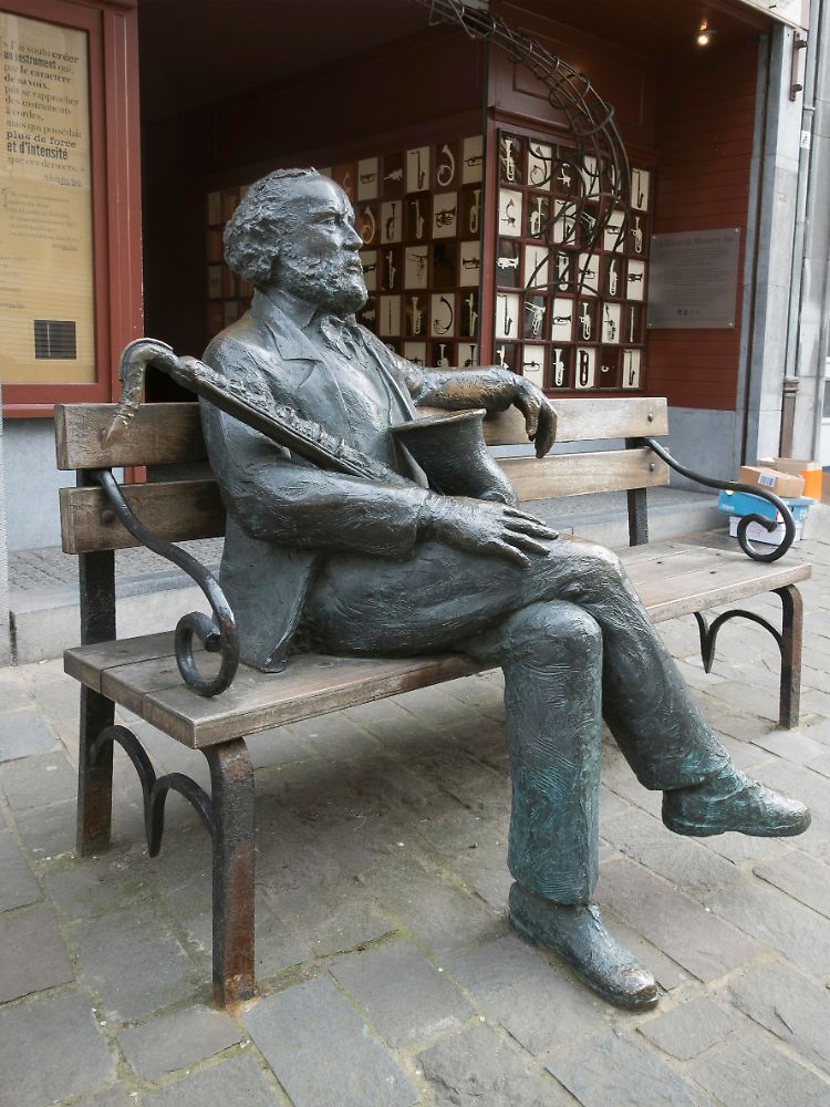 Seine Heimatstadt hat Adophe Sax ein Denkmal gesetzt.