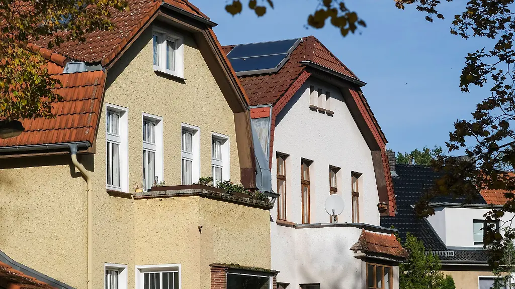 Die-Grundsteuerreform-fuehrt-in-Hessen-laut-dem-Steuerzahlerbund-vielerorts-zu-hoeheren-Zahlungen