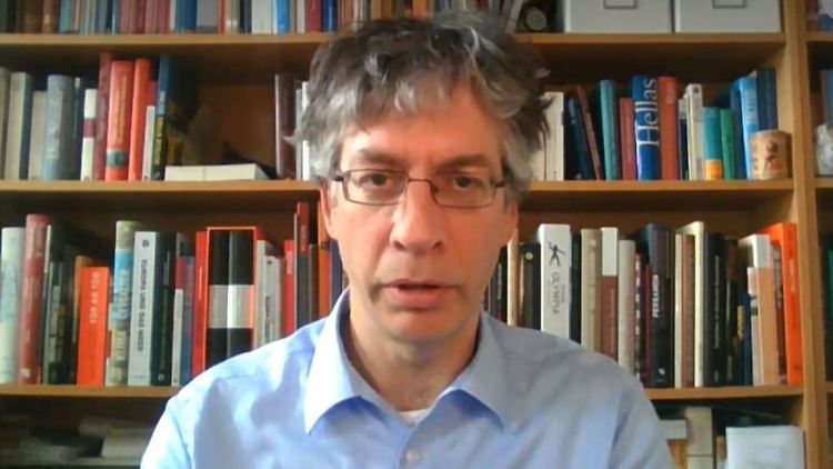 Prof. Dr. Dr. Timo Ulrichs ist Professor für Medizin, Mikrobiologie und Katastrophenhilfe an der Akkon-Hochschule in Berlin.