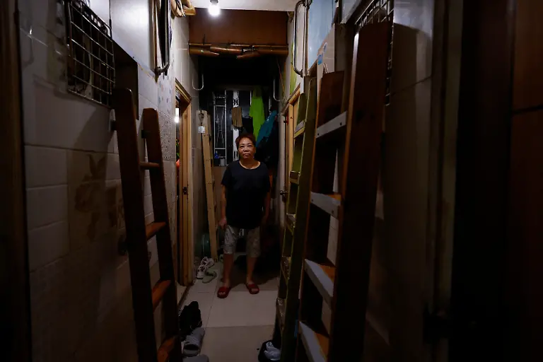 2025-01-06T230610Z-1879778392-RC2DS8AUTHM6-RTRMADP-3-HONGKONG-PROPERTY