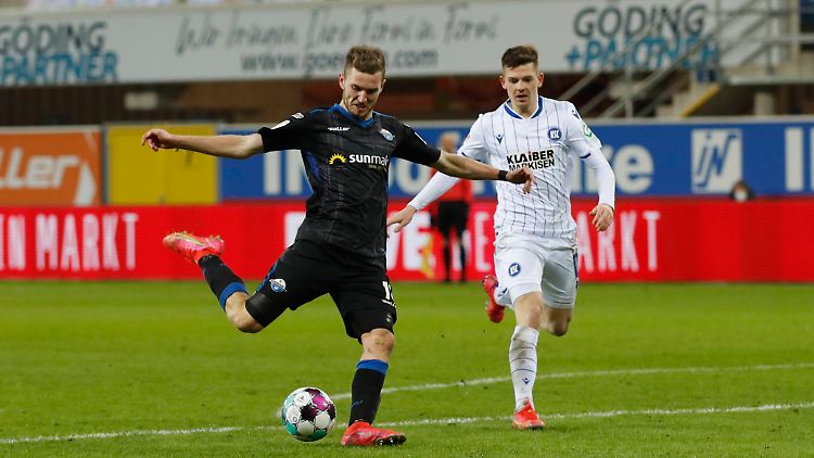 Abgefälschter Schuss Nummer eins: Dennis Srbeny erzielt für den SC Paderborn das Tor zum 1:1.