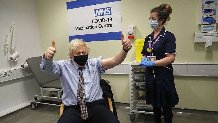 Im Vereinigten Königreich sind bereits alle über 50-Jährigen mit dem Impfen dran. Somit ist auch der 56-jährige Premier Boris Johnson zur Impfung berechtigt.