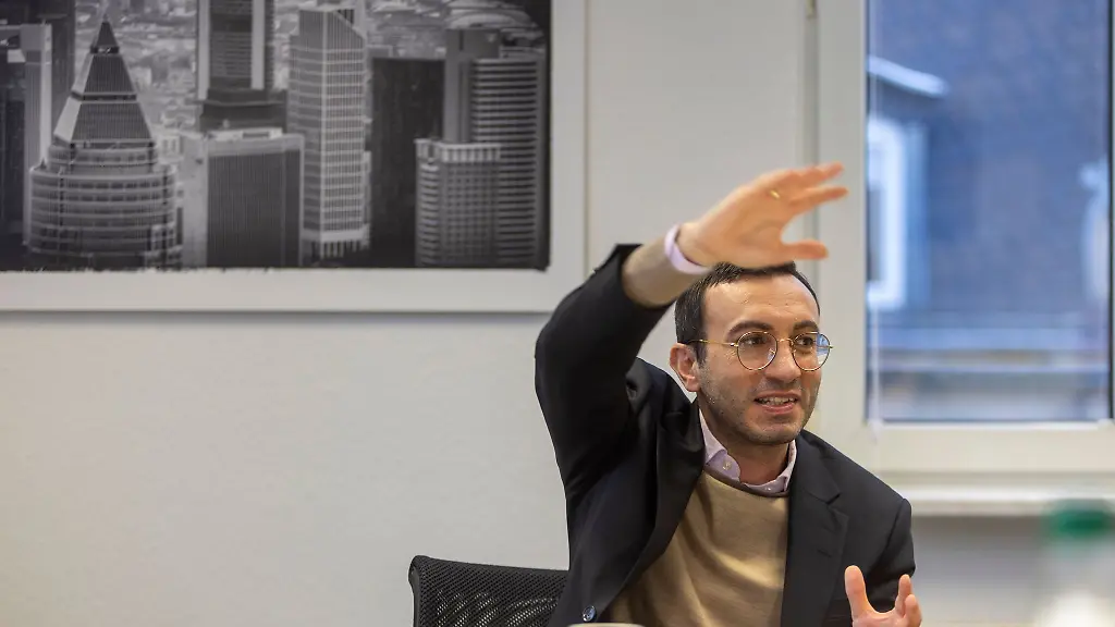 Der-Frankfurter-Oberbuergermeister-Mike-Josef-SPD-sieht-die-Grundlage-fuer-die-Planung-einer-Multifunktionshalle-geschaffen