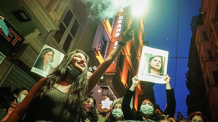 Am internationalen Frauentag wurde auch in Istanbul demonstriert. Fast jeden Tag wurde im letzten Jahr in der Türkei eine Frau von einem Mann getötet. 