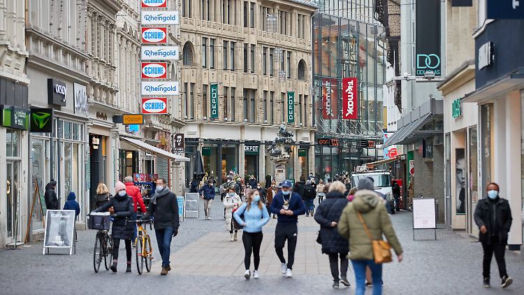 Einkommensschwächere müssen Grimm zufolge stärke Einbußen hinnehmen.
