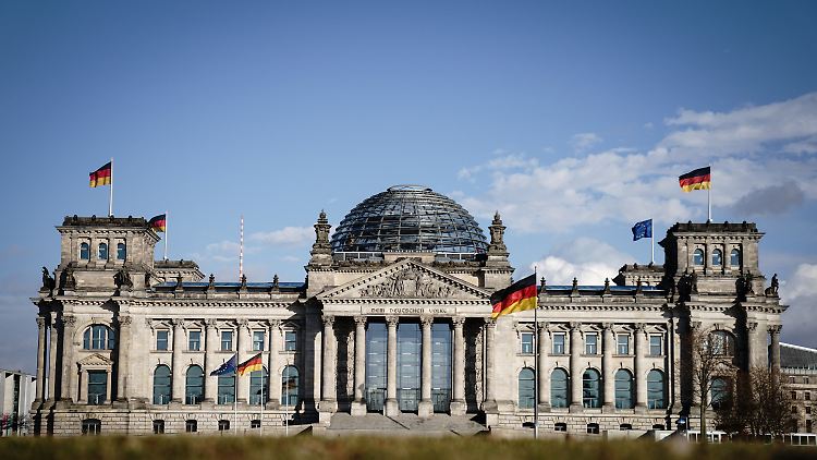 Die Koalition streitet um die Angabe von Nebeneinkünften von Bundestags-Abgeordneten.