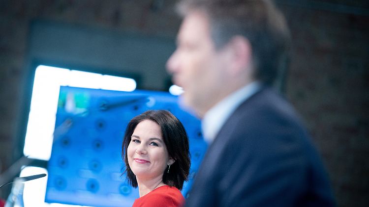 Baerbock und Habeck bei der Vorstellung des Wahlprogramms.