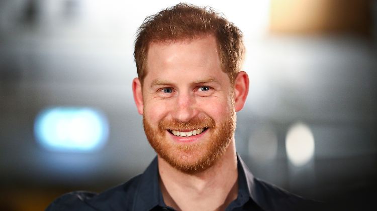 Er traut sich in Kalifornien mal wieder vor die Tür: Prinz Harry.
